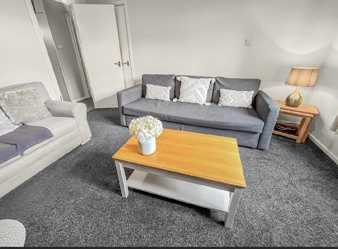Spacious - 2 Double Bed - City Home - Sleeps 6 - Free Parking Херфорд Екстериор снимка